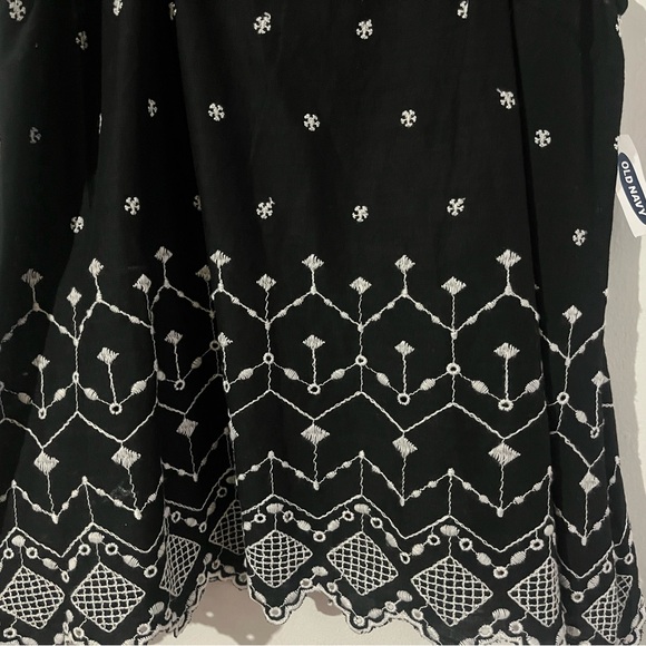 NWT Old Navy Black and White Ruffle Sleeve Blouse with Eyelet Detail - Picture 3 of 3